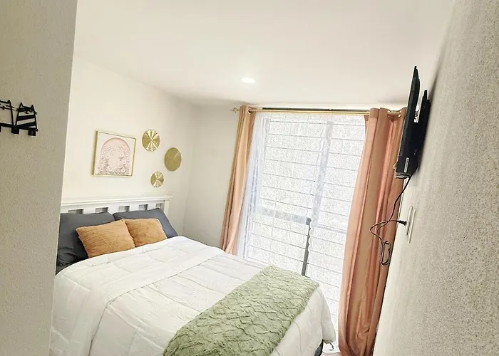 In The Heart Of City's Historic Apartment *