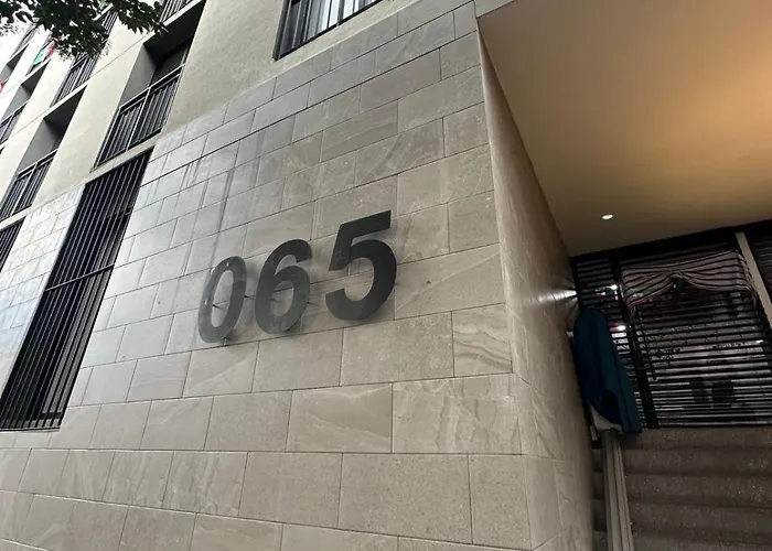 Apartment In The Heart Of City's Historic *